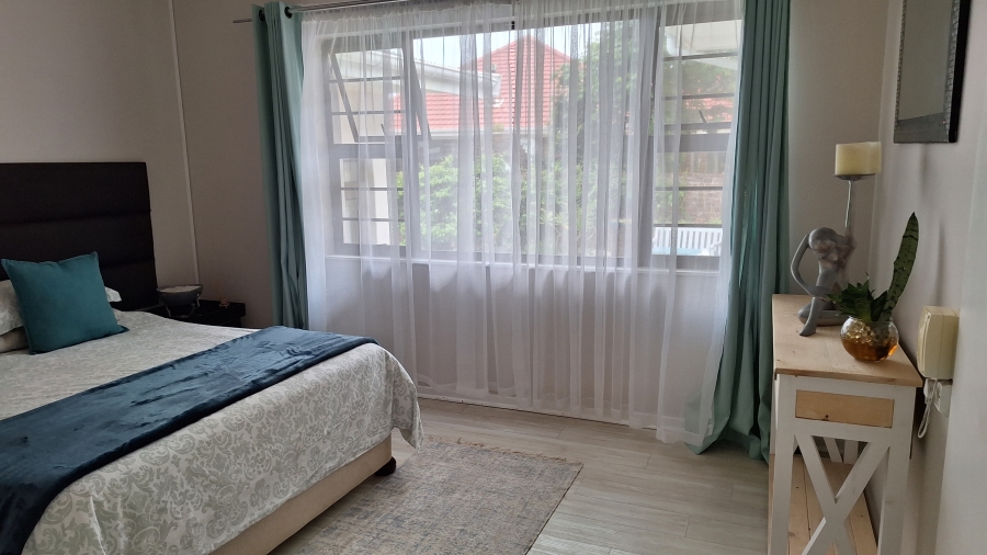 6 Bedroom Property for Sale in Gonubie Eastern Cape